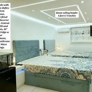  Bed & Breakfast Canal View Suites: Spacious Comfort With Free Parking