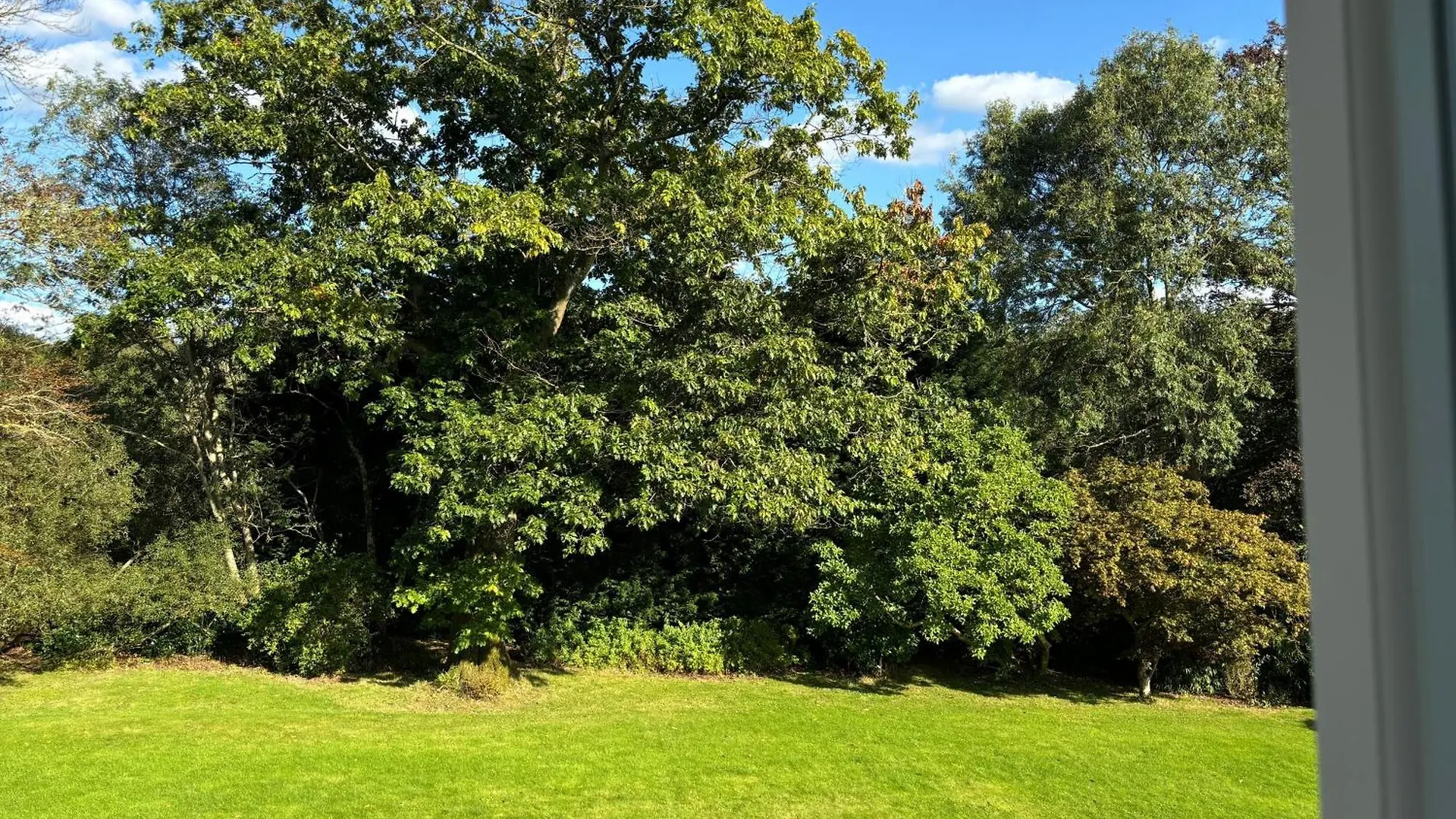 Huntsland House Bed & Breakfast Burstow