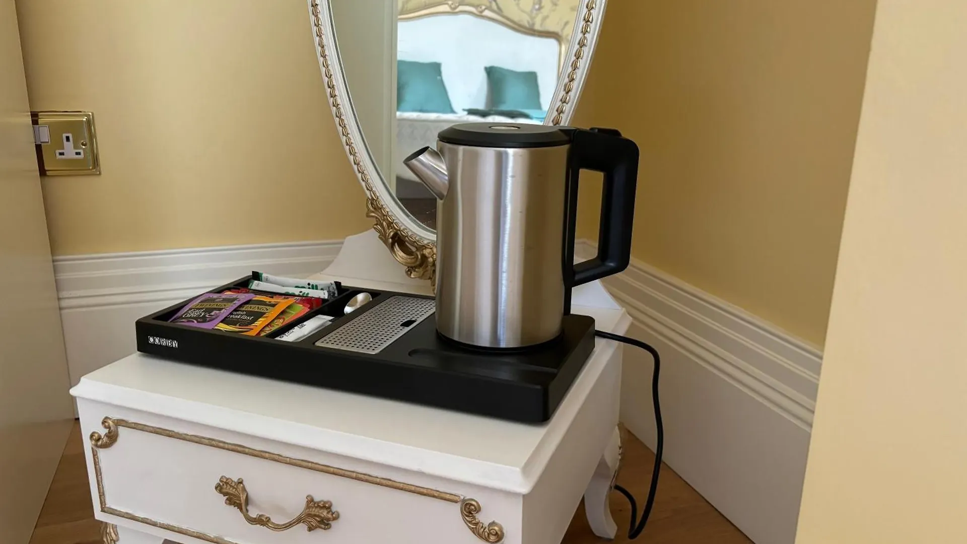 Huntsland House Bed & Breakfast Burstow