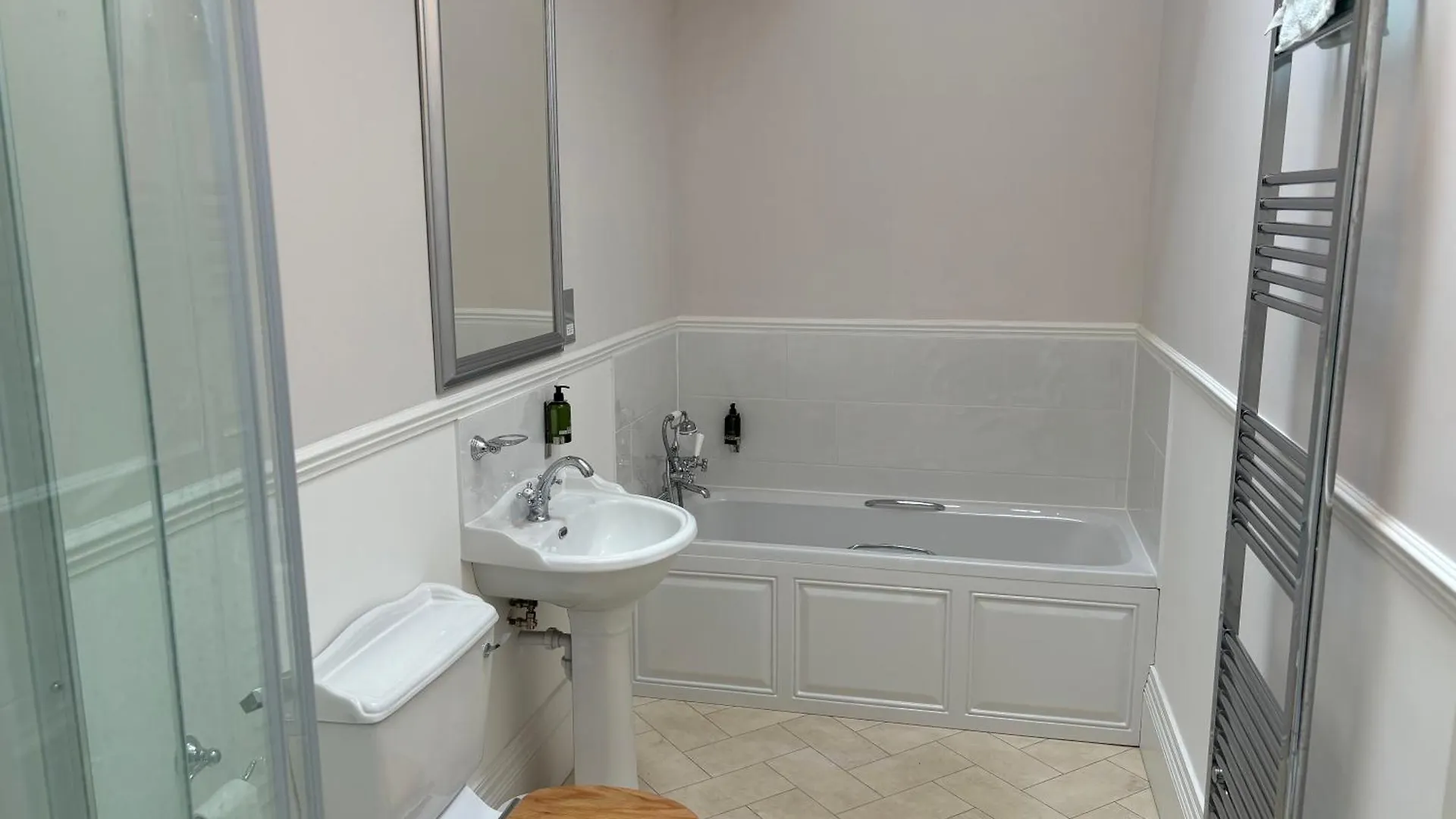 Huntsland House Bed & Breakfast Burstow